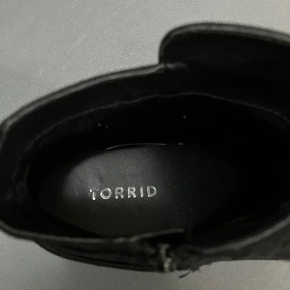 Torrid Black Faux Suede‎ Buckle Ankle Boots Block Heel Wide Width 7.5WW Chic